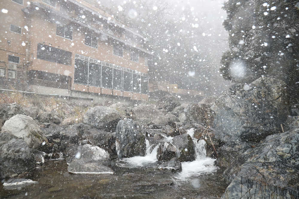【画像・写真】対局場の山水館、ライトアップの露天風呂が人気の旅館