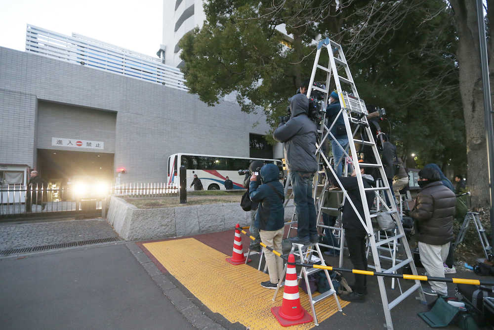 【画像・写真】新井浩文容疑者を強制性交の疑いで逮捕　自宅でマッサージ店従業員に乱暴　「性的サービス禁止」にサイン