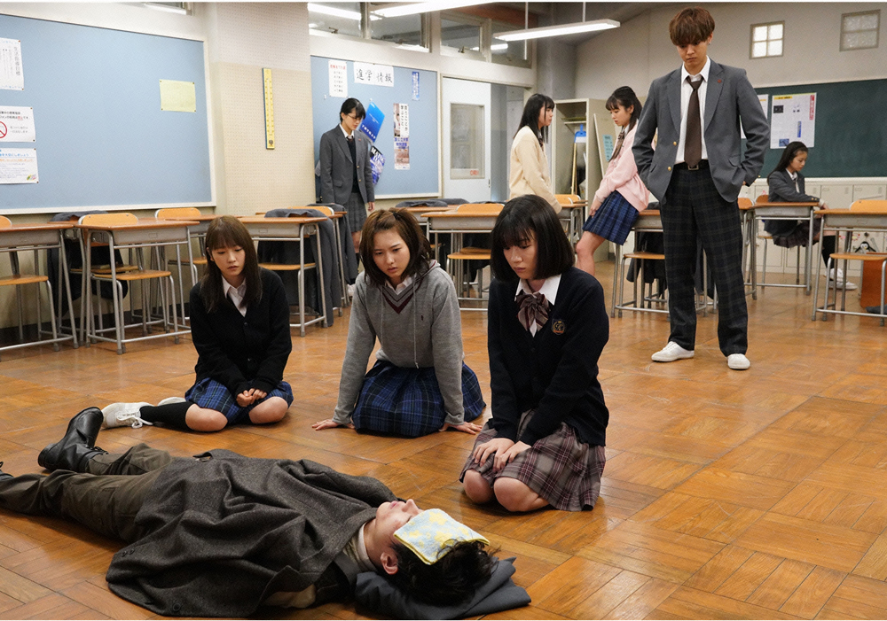 第５話のワンシーン。高校教師・柊一颯（菅田将暉）が教室で倒れ…（Ｃ）日本テレビ