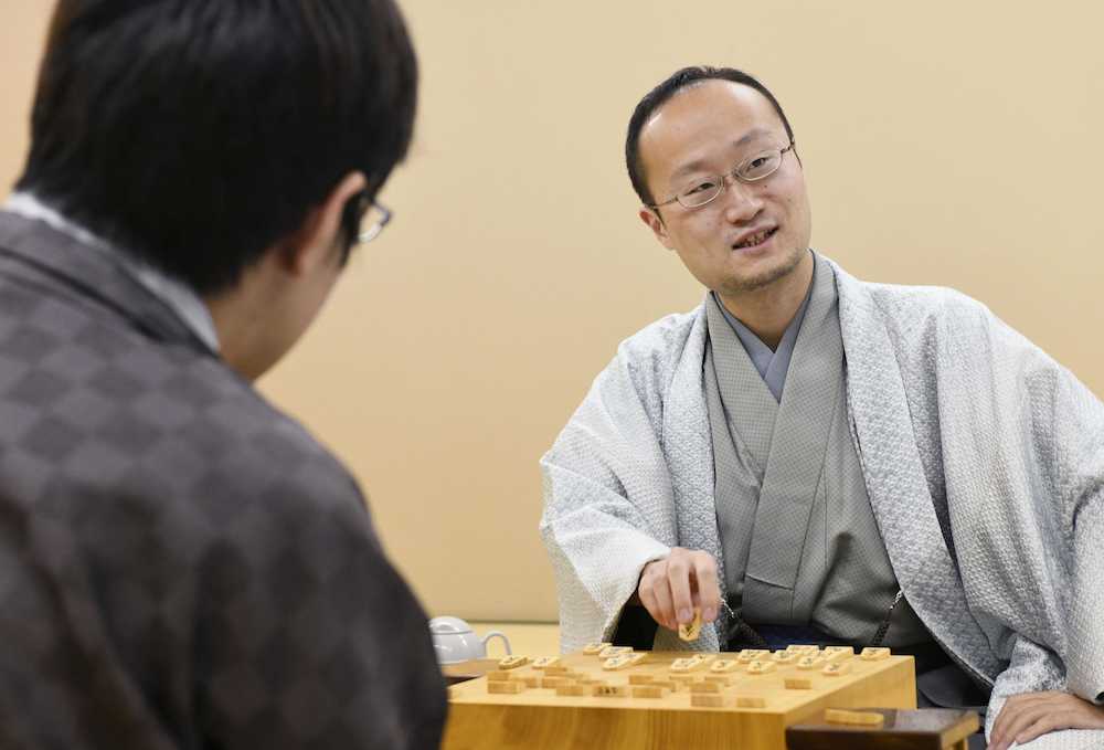 【画像・写真】渡辺棋王　７連覇へ先勝、王将戦も２勝０敗　好調キープ