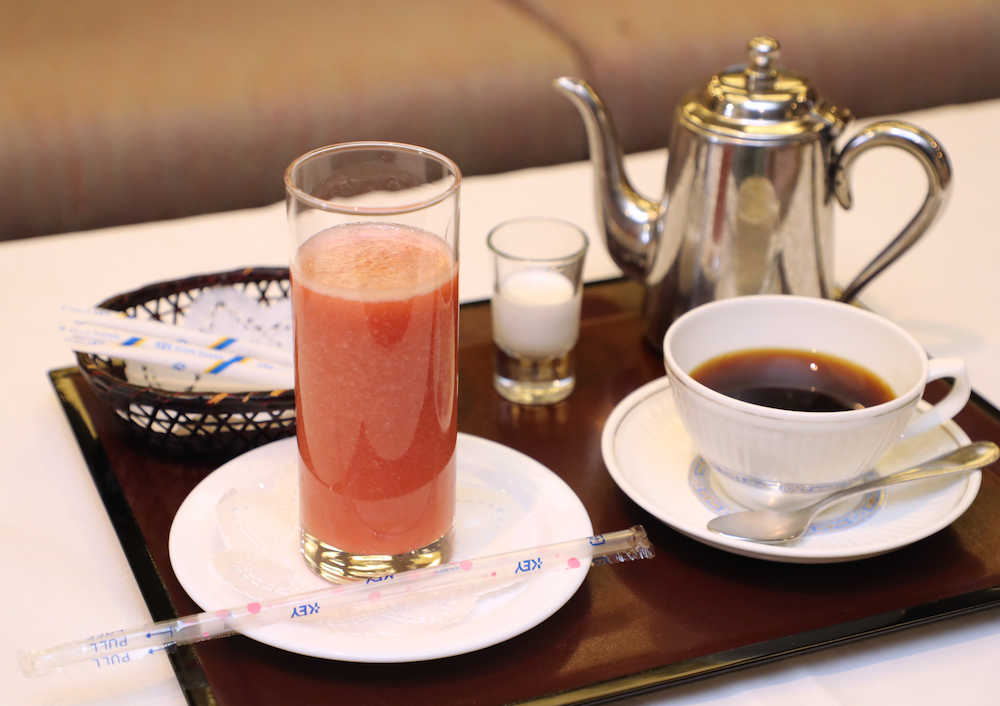 【画像・写真】王将戦第３局　午前のおやつ、久保王将はチーズケーキ、渡辺棋王はとちおとめジュース