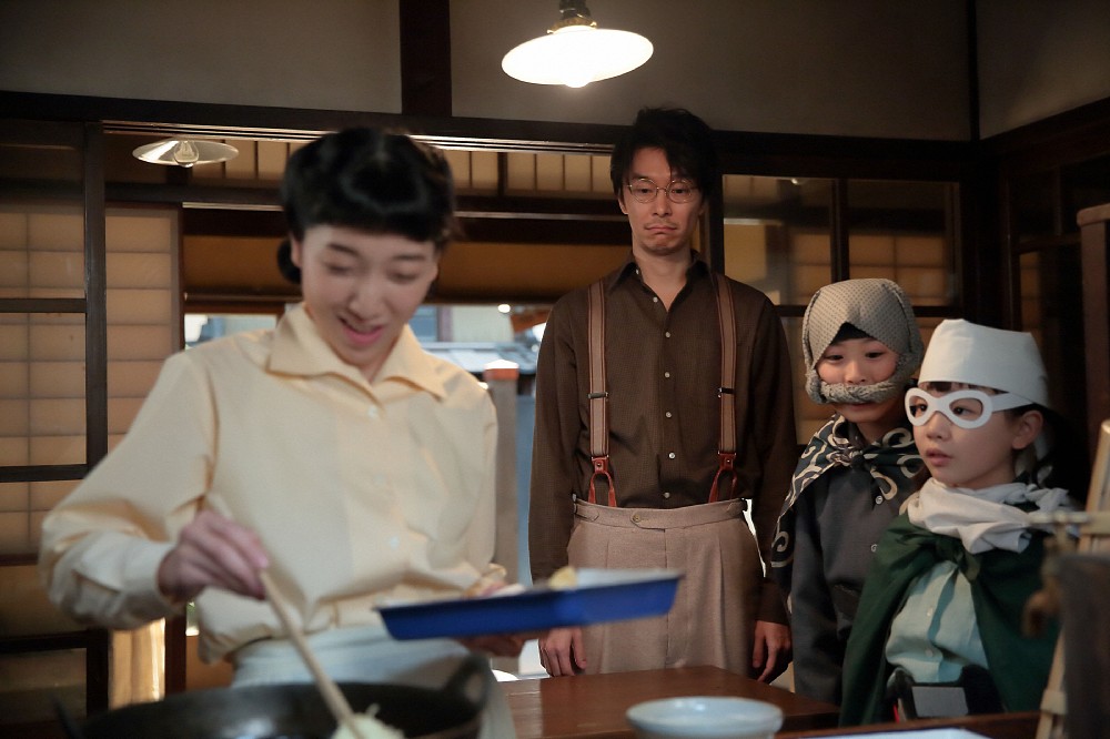 連続テレビ小説「まんぷく」第１０９話。台所で天ぷらを揚げる福子（安藤サクラ）（Ｃ）ＮＨＫ