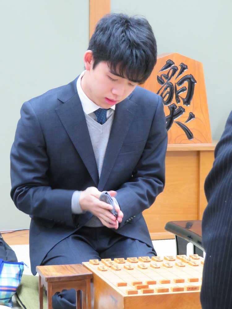 【画像・写真】藤井聡太七段　逆転で王将戦予選白星スタート　年間最高勝率更新へ望みつなぐ