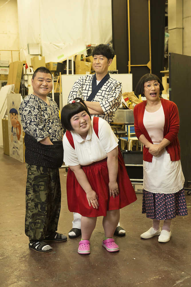 ６０周年を迎える吉本新喜劇、（左から）川畑、小籔、すっちー、酒井の４座長が支える