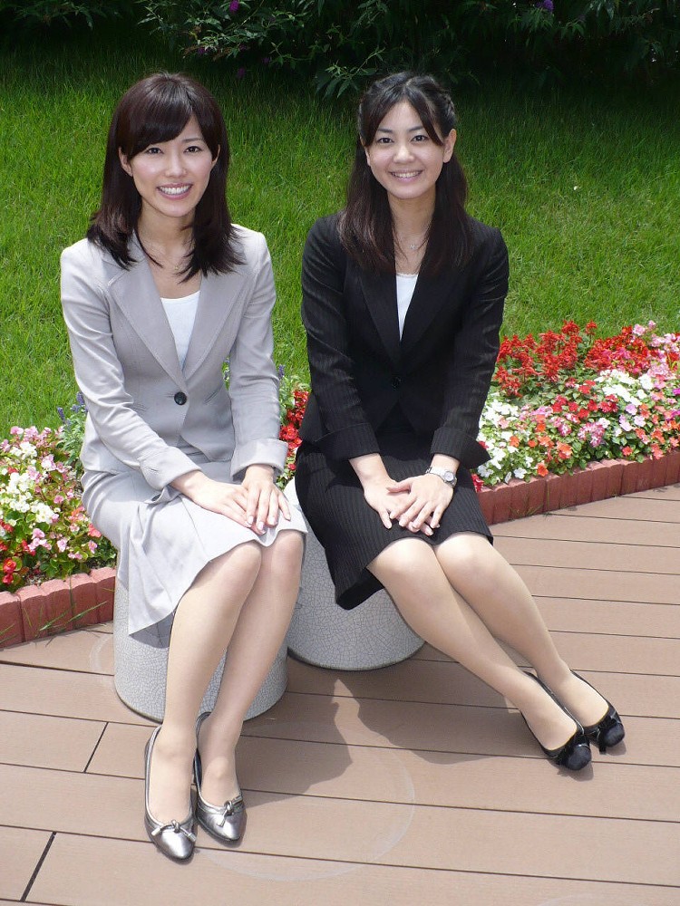 「おはよう朝日です」でデビューする角野友紀アナ（左）と塚本麻里衣アナ