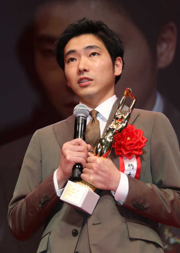 【画像・写真】柄本佑　安藤サクラとの夫婦ダブル受賞に「嬉しいですね。でも、恥ずかしい」　母・角替さんにも思い馳せる