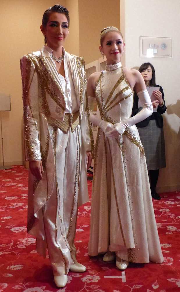 【画像・写真】宝塚星組東京公演「霧深きエルベのほとり」開幕　紅ゆずる「１回１回公演を命がけでやっている」