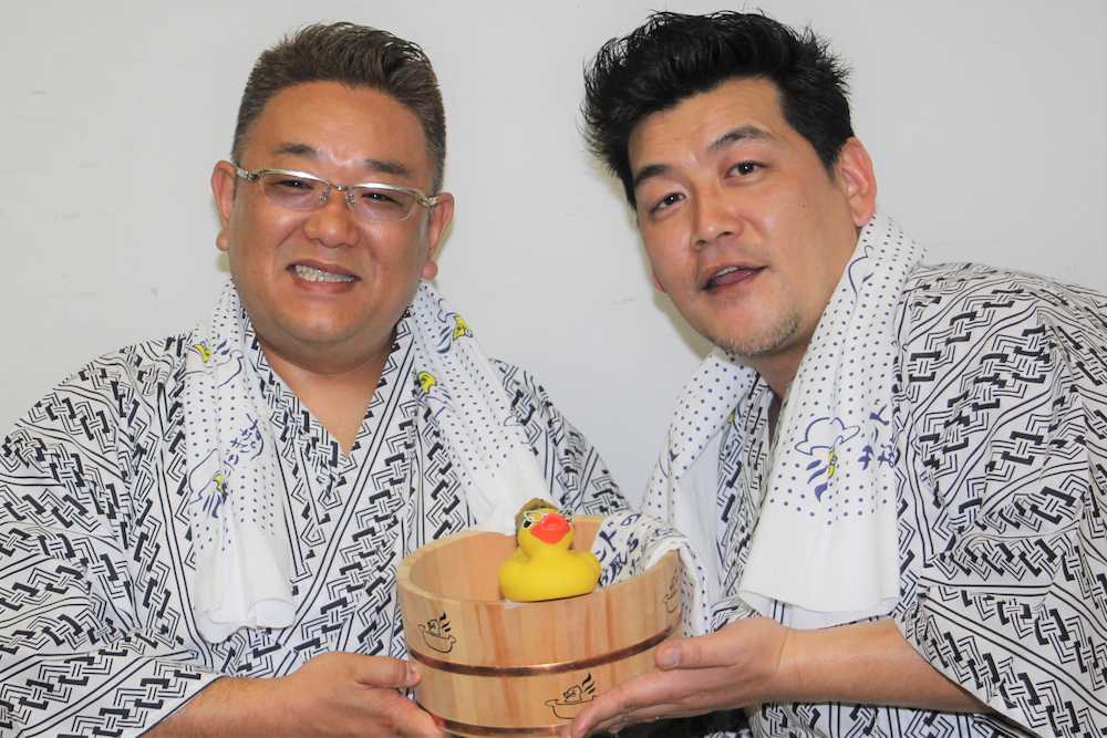 ＮＨＫの新年度番組「サンドのお風呂いただきます」の取材会に出席した「サンドウィッチマン」の伊達みきお（左）と富澤たけし