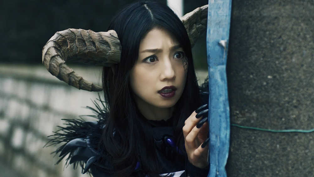ワイモバイルのＷＥＢ動画で怪人ママをコミカルに演じる小倉優子