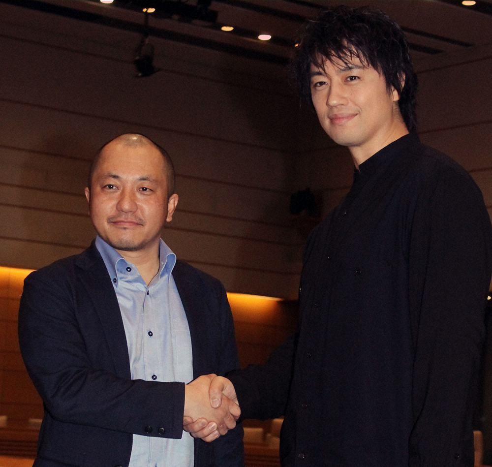 映画「麻雀放浪記2020」試写会に出席した白石和彌監督（左）と斎藤工