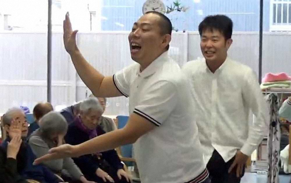 【画像・写真】漫才コンビ・レギュラーが取り組む「レクリエーション介護」とは？