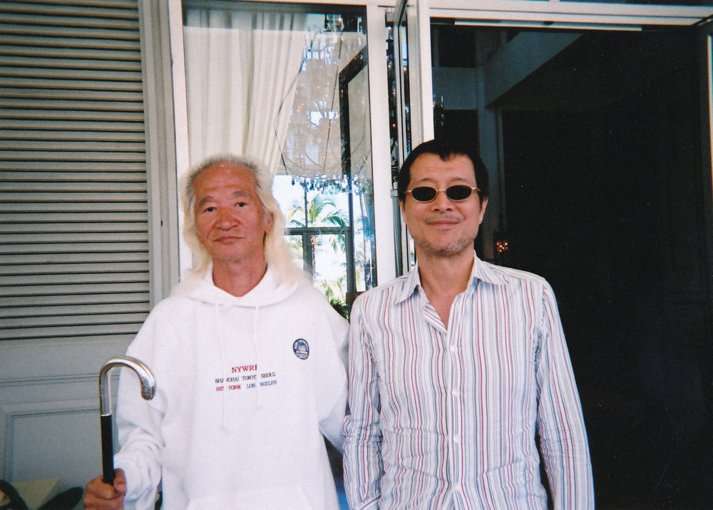 09年1月、ハワイで記念撮影をする内田裕也さん（左）と矢沢永吉