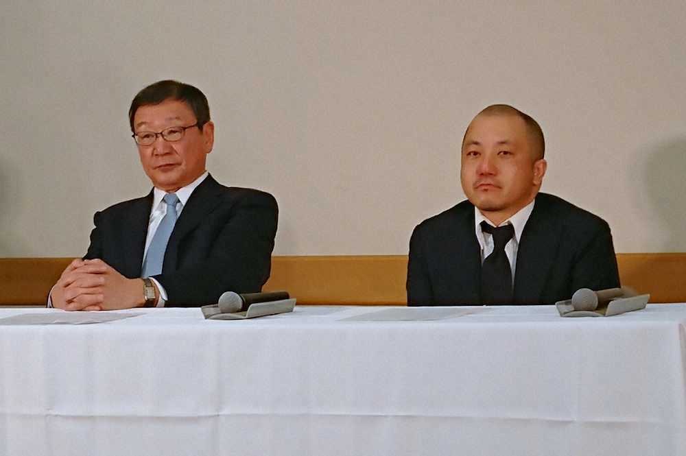 映画「麻雀放浪記2020」公開に関する会見に出席した東映の多田憲之社長（左）と白石和彌監督