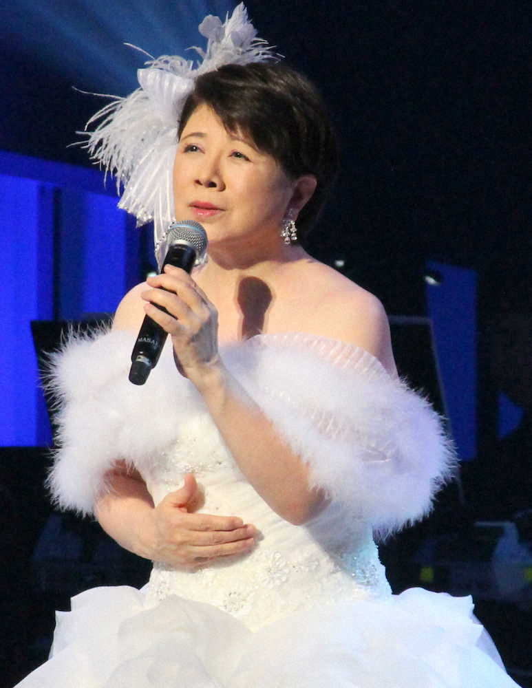 引退発表後、初の公の場で歌う森昌子