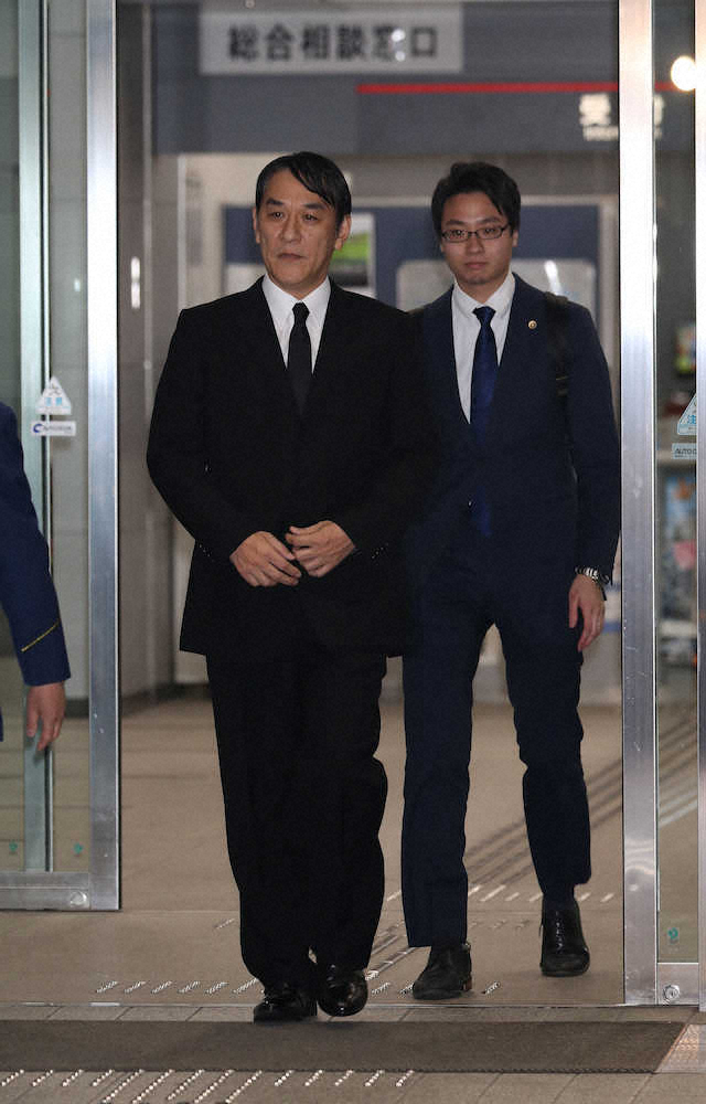 【画像・写真】ピエール瀧被告保釈　逮捕から23日、30秒頭を下げ「私の反社会的行為でご迷惑とご心配をお掛けした」