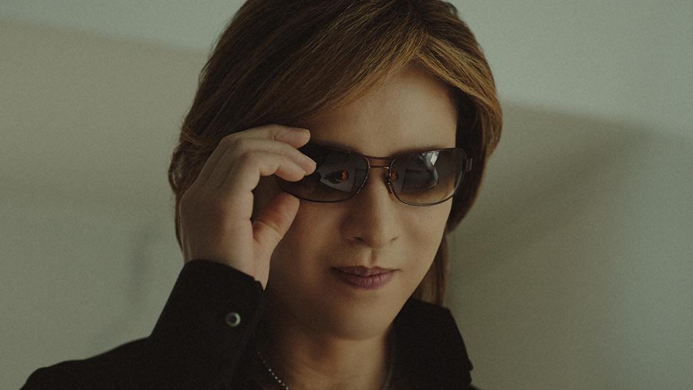 【画像・写真】YOSHIKI出演CMが入賞　6日から再放送、寝冷えネコとユニーク掛け合い