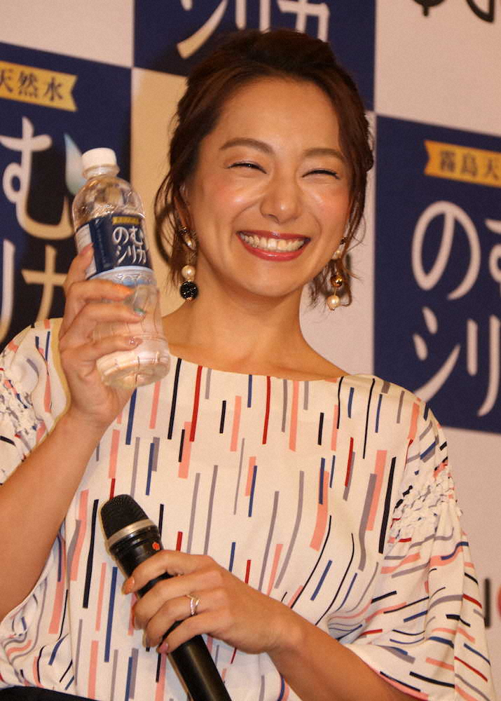 【画像・写真】三船美佳、満面笑み「幸せです」左手薬指の指輪キラリ　再婚発表後初の公の場