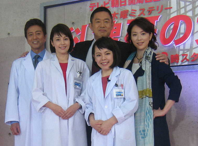 制作発表会見に出席した（前列左から）沢口靖子、メルヘン須長、（後列左から）風間トオル、内藤剛志、若村麻由美