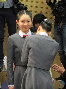 宝塚音楽学校で入学式 首席の関谷さん 令和元年の生徒であることに誇りを スポニチ Sponichi Annex 芸能