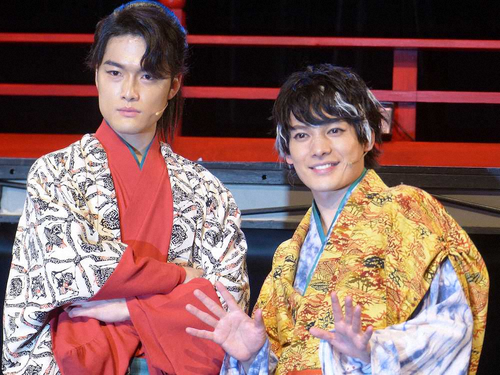 舞台「幕末太陽傳　外伝」の公開ゲネに参加した入江甚儀（左）と崎山つばさ