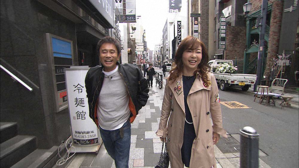 MBSテレビ「ごぶごぶ」で共演した浜田雅功（左）とハイヒール・モモコ