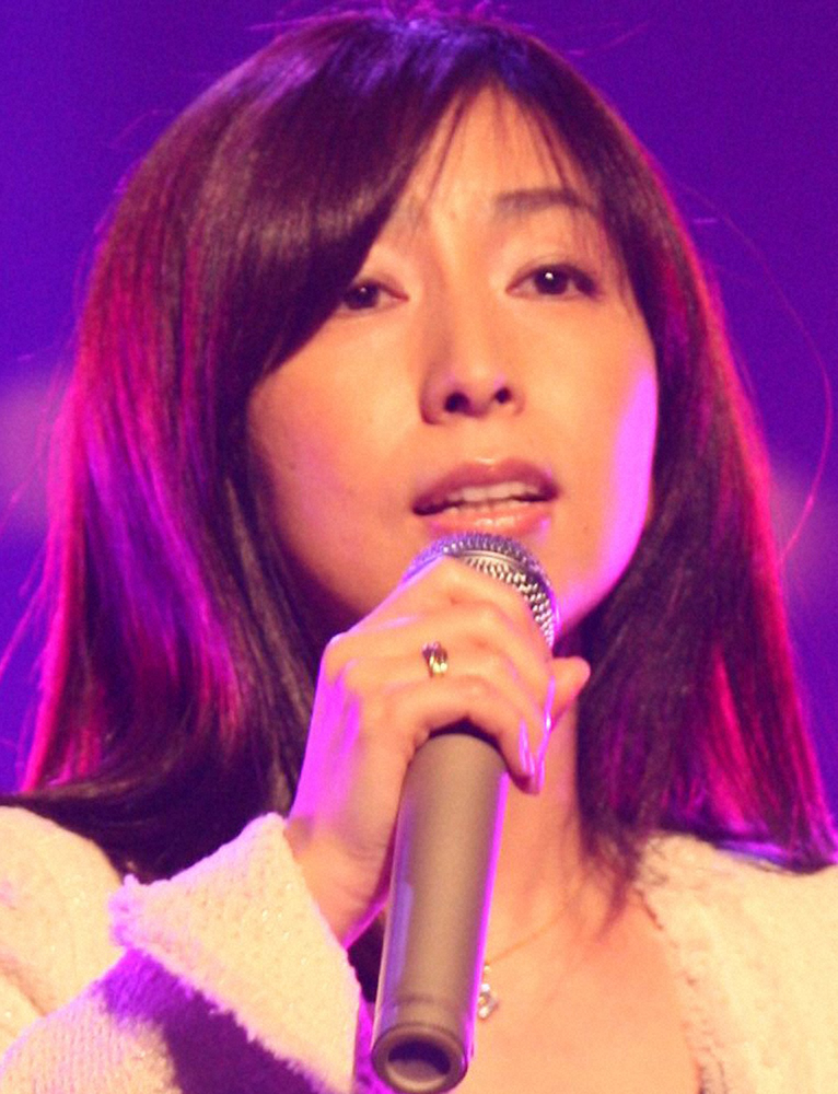 歌手の岡村孝子