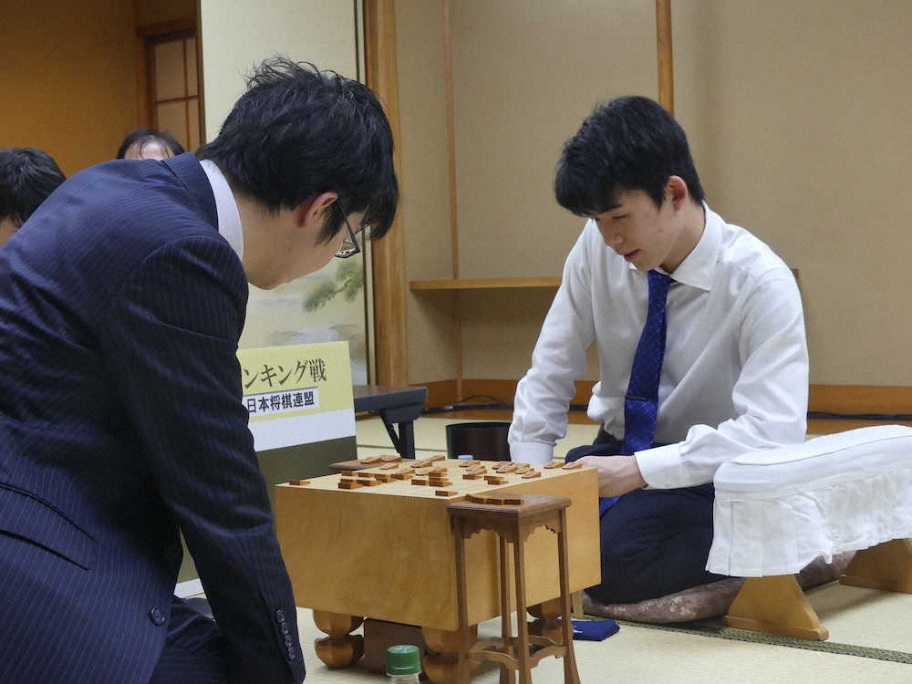【画像・写真】藤井七段　高見叡王撃破、劣勢はね返し平成“白星締め”
