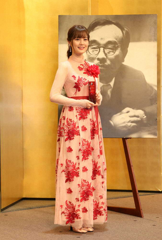 【画像・写真】生田絵梨花　菊田一夫演劇賞受賞も“罰ゲーム”はOK!「地に足をつけて」