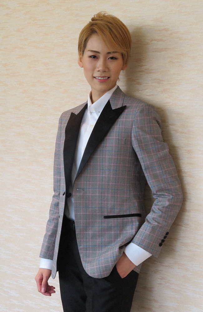 憧れの作品主演の宙組 鷹翔千空 一瞬一瞬を大事に スポニチ Sponichi Annex 芸能