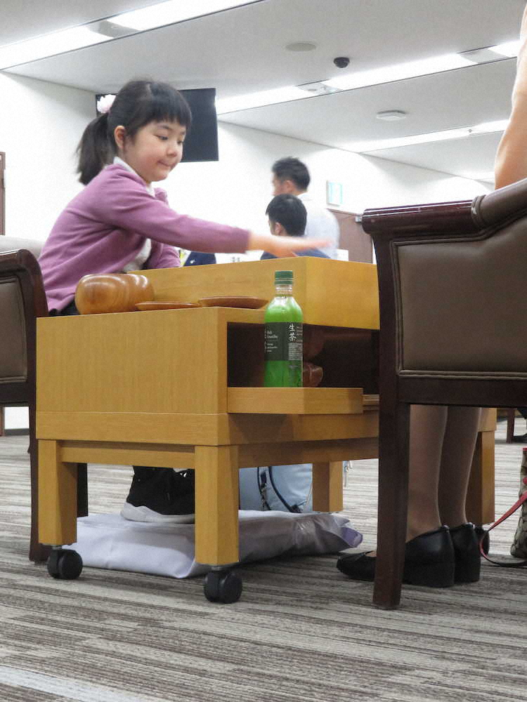 【画像・写真】史上最年少のプロ囲碁棋士・仲邑菫初段“プロ初勝利”「あまり緊張せずに打てた」