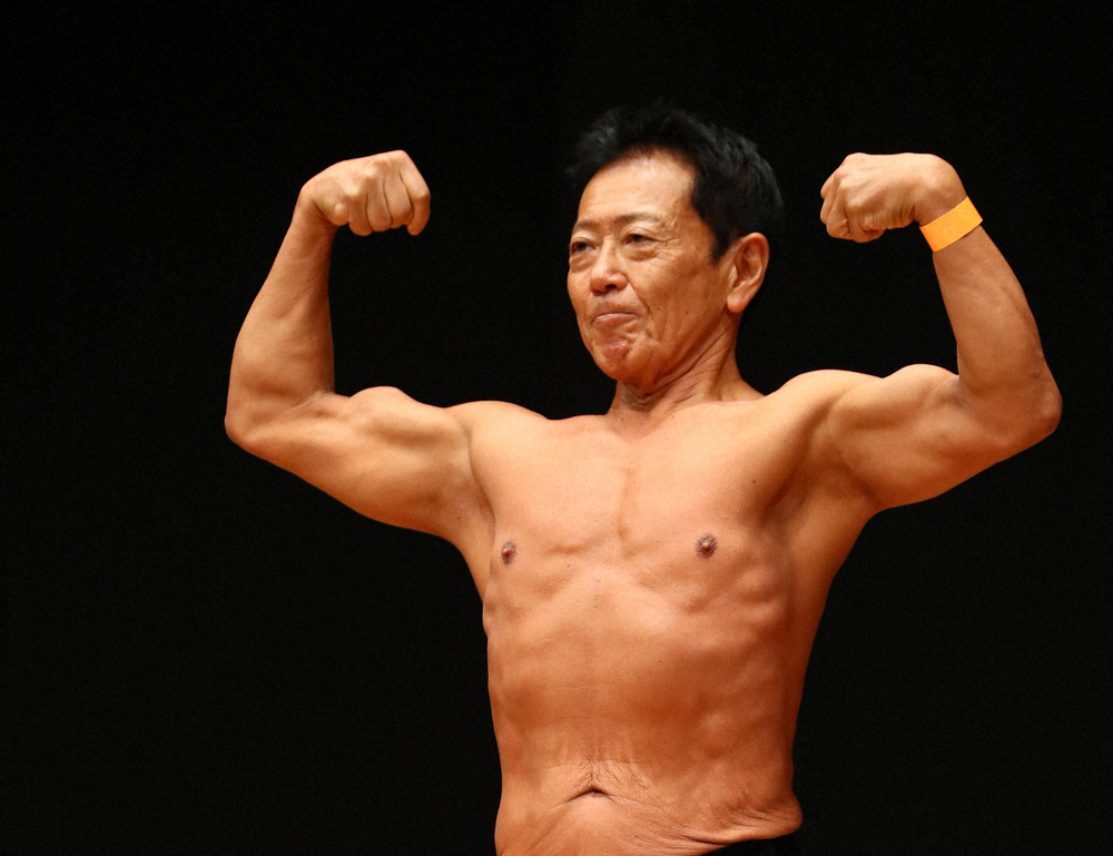 「東京オープンボディビル選手権大会」のマスターズ60歳以上級に出場した元NHK鈴木桂一郎アナ