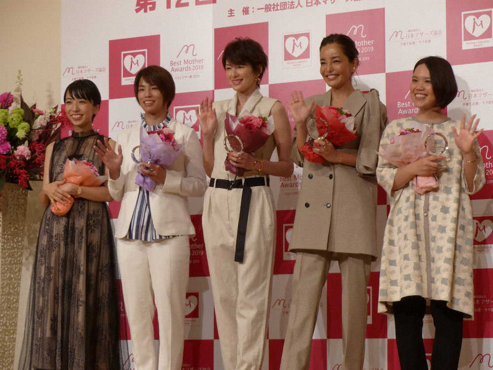 【画像・写真】松本薫さん　ベストマザー賞受賞に笑顔「ママとしてはまだ白帯」　柔道は「やりたいと言ったら…」