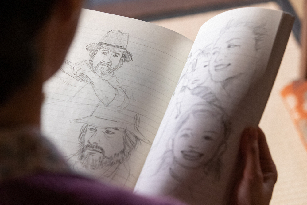 連続テレビ小説「なつぞら」第39話。富士子は、なつ（広瀬すず）が絵を描きためているノートを目にする（C）NHK