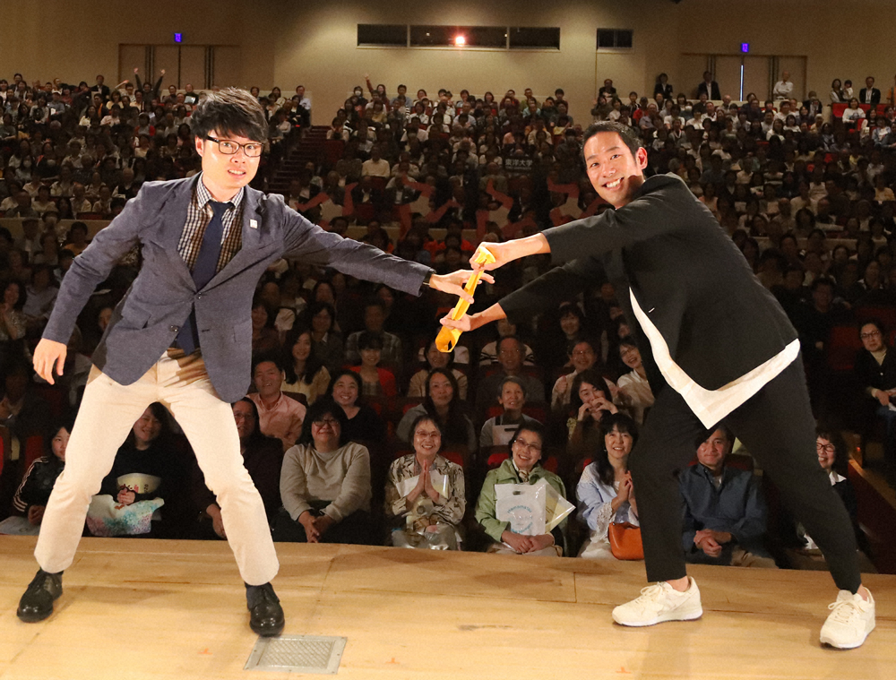 トークイベントに参加した柏原竜二氏（手前左）と中村勘九郎（C）NHK