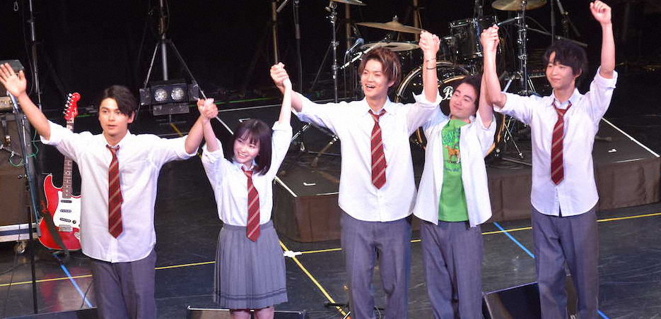 ライブに出演した（左から）眞栄田郷敦、山田杏奈、佐野勇斗、森永悠希、鈴木仁