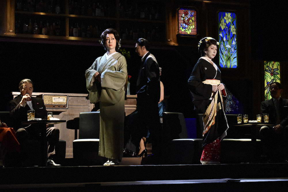 六月花形新派公演「夜の蝶」の初日を迎える（左から）河合雪之丞、喜多村緑郎、篠井英介