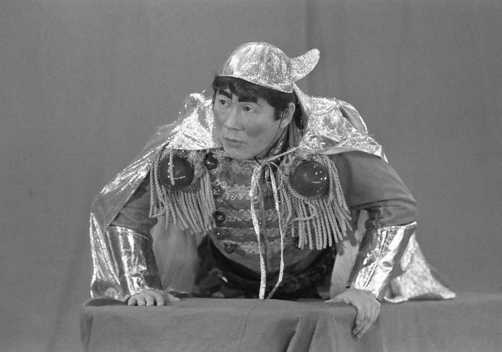 83年、「オレたちひょうきん族」でタケちゃんマンの扮装で熱演するビートたけし