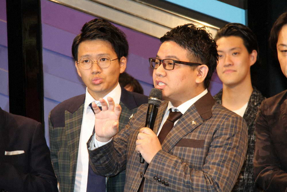 「M－1グランプリ2019」開催記者会見に出席したミキの亜生（左）と昂生
