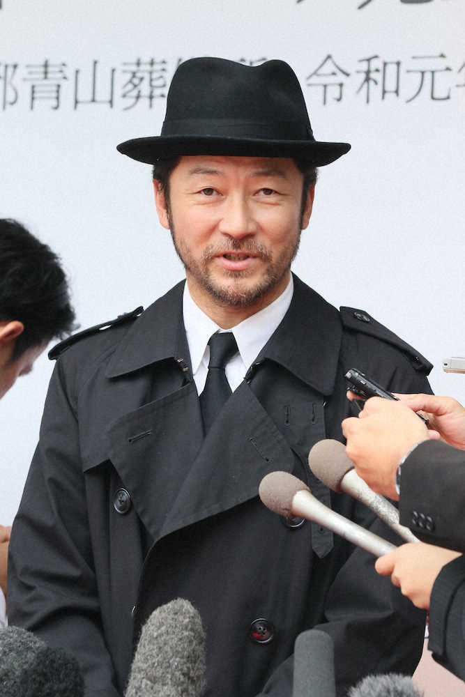 【画像・写真】実写映画に出演、小栗旬＆浅野忠信　モンキーさんに感謝