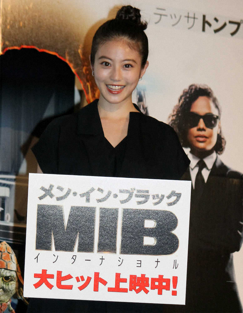 映画「メン・イン・ブラック　インターナショナル」の初日舞台あいさつを行った今田美桜