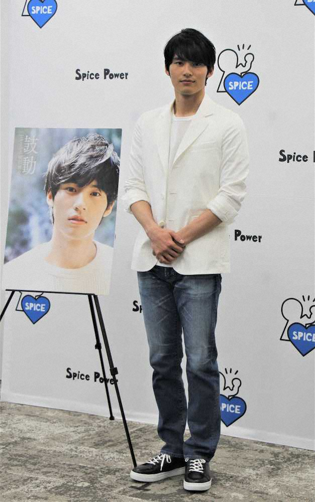 【画像・写真】岡田健史　20歳の誕生日は父と焼酎で乾杯　一緒にお酒を飲みたいのは「同郷の大先輩、タモリさん」