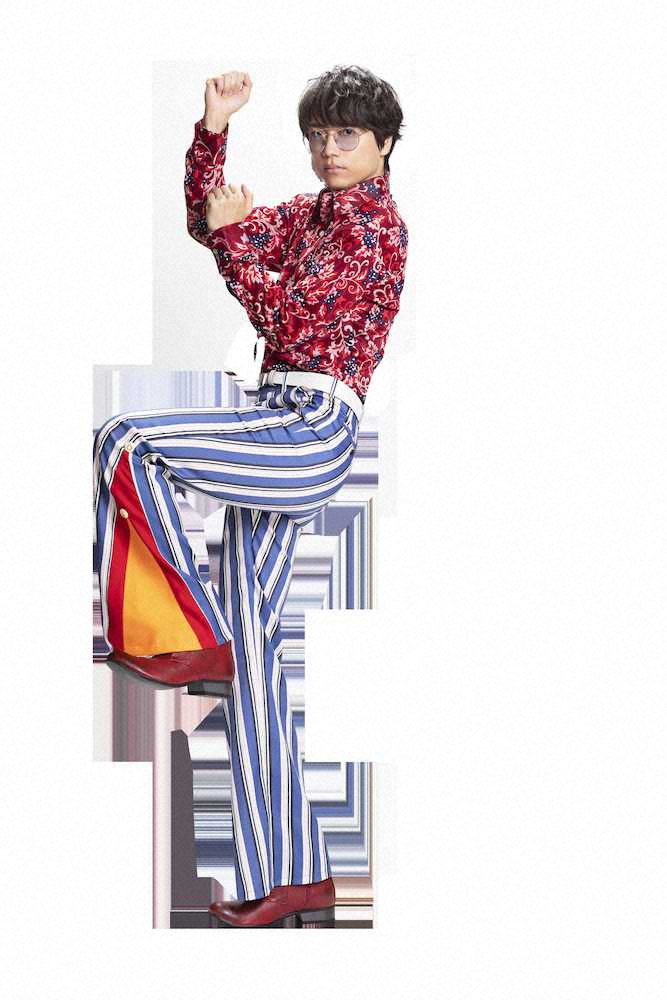 1970年代をイメージした「ソウル・トレイン」風の衣装に扮（ふん）する山崎育三郎