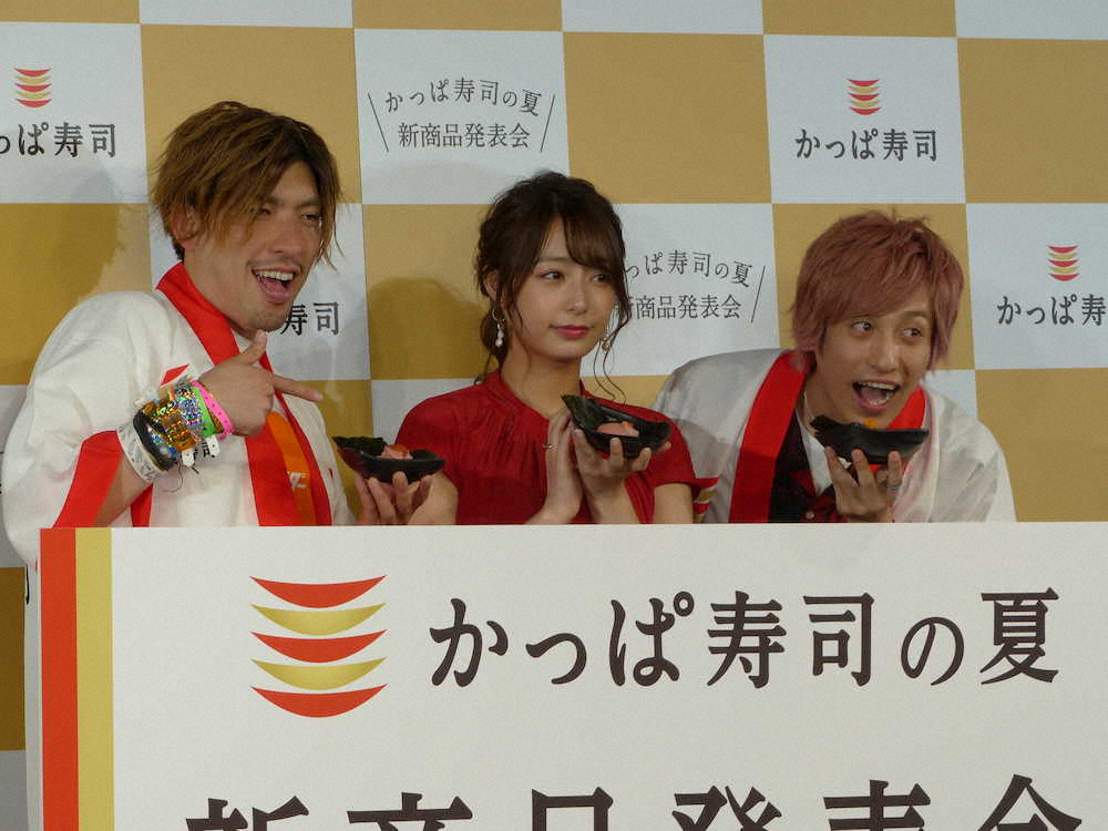 かっぱ寿司の夏　新商品発表会」に出席した宇垣美里アナウンサー（中央）と、EXITのりんたろー。（左）、兼近大樹（右）