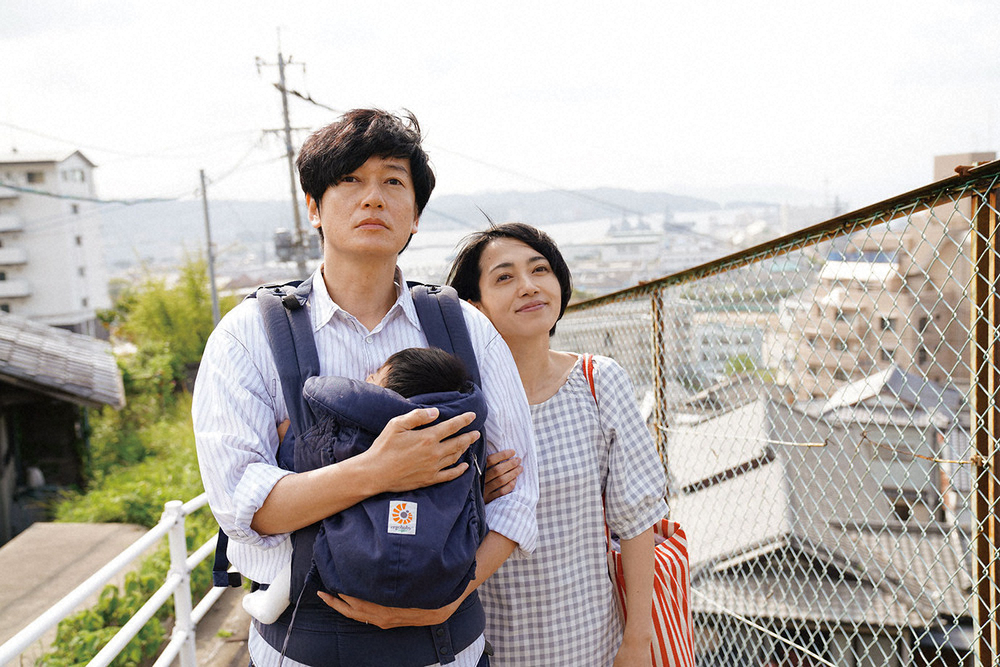 映画「こはく」で主演の井浦新（左）の妻役を演じる遠藤久美子（Ｃ）2018「こはく」製作委員会