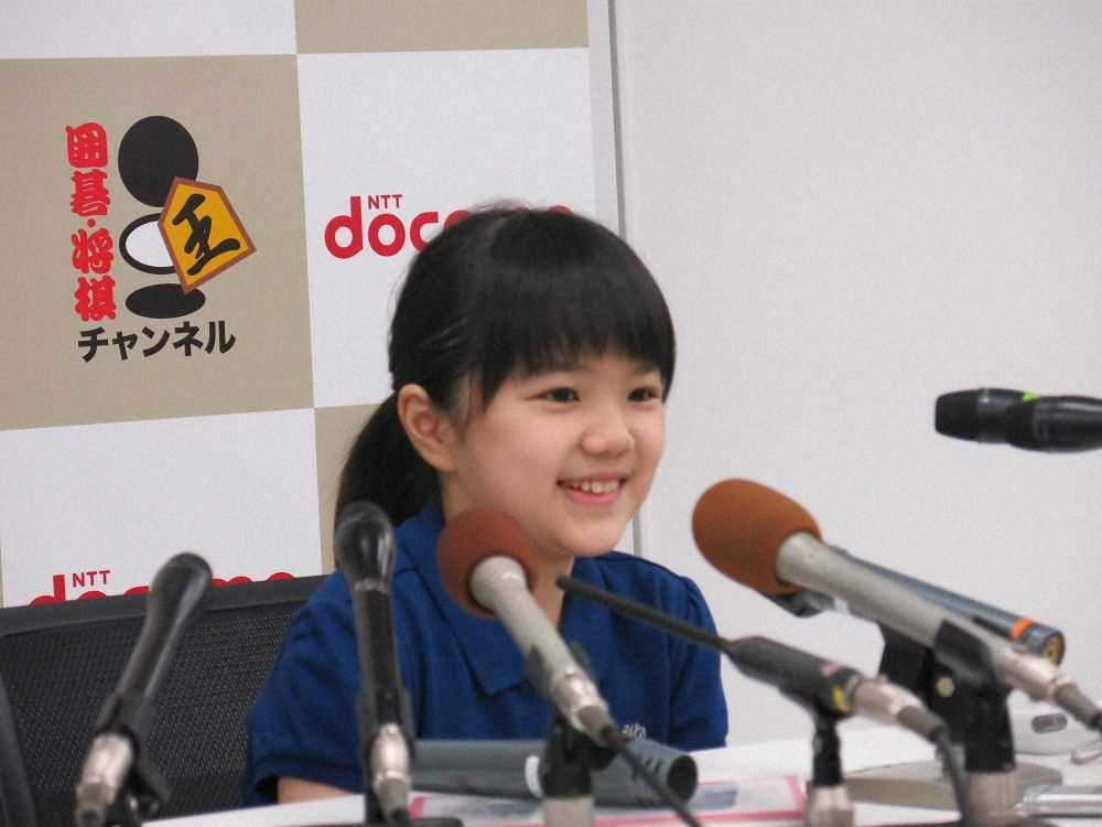 公式戦初勝利を挙げた囲碁のプロ最年少・仲邑菫初段は会見で「うれしい」