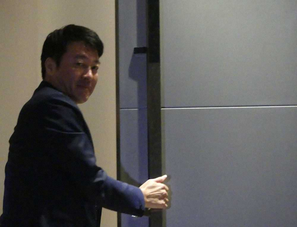 【画像・写真】加藤浩次　吉本・大崎会長との会談を終え帰宅　あす話すかの問いに「はい」