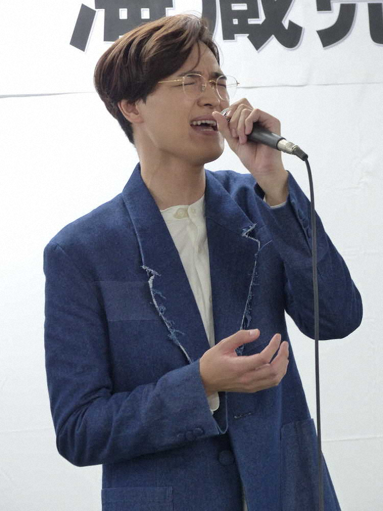 【画像・写真】宮崎県小林市の介護老人保健施設みずほで慰問コンサートを行った海蔵亮太