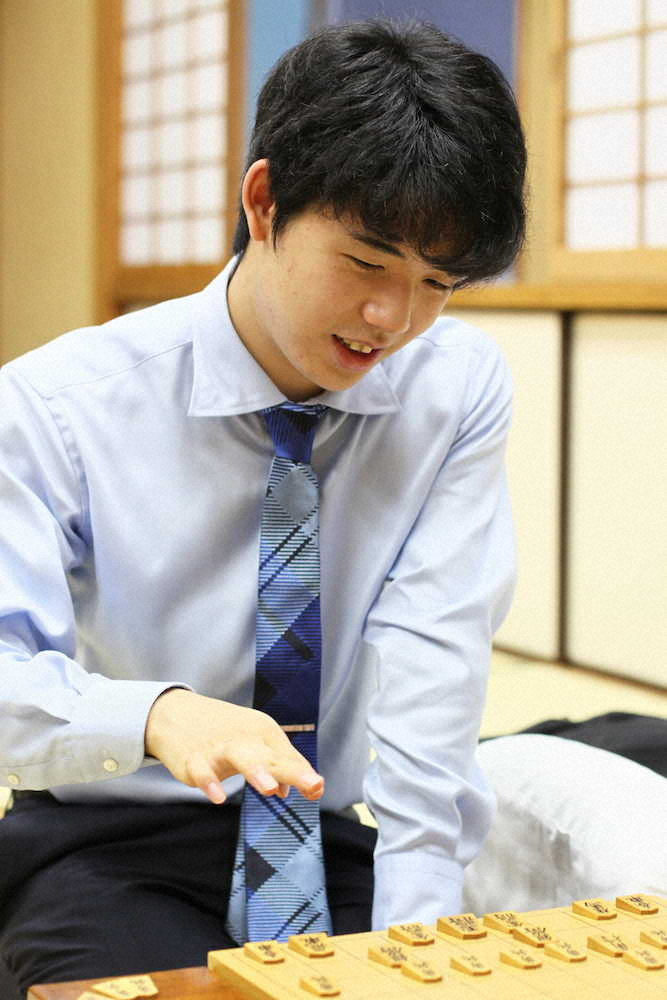 【画像・写真】藤井聡太七段　3連勝　順位戦C級1組3回戦で金井恒太六段に勝利