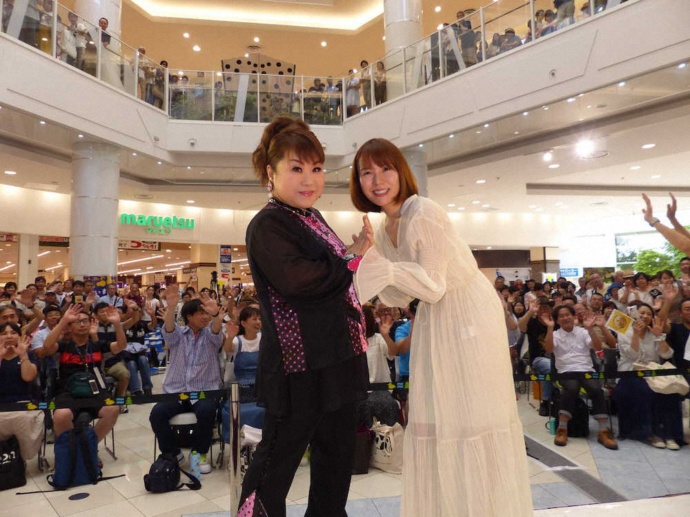 【画像・写真】天童よしみ、ショッピングモールで熱唱「距離が近いから熱気が伝わる」