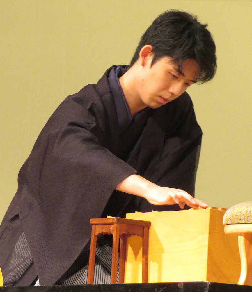 【画像・写真】藤井七段　初和装対局　三浦九段に敗れるも「いい経験」